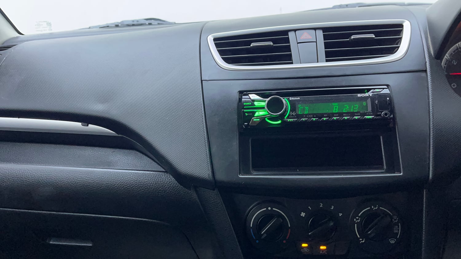 Used 2012 Maruti Suzuki Swift VXi Petrol Manual interior MUSIC SYSTEM & AC CONTROL VIEW