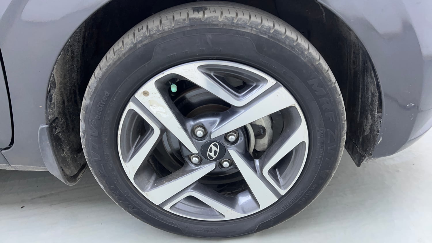 Used 2021 Hyundai Aura SX Plus 1.2 AMT Petrol Petrol Automatic tyres RIGHT FRONT TYRE RIM VIEW