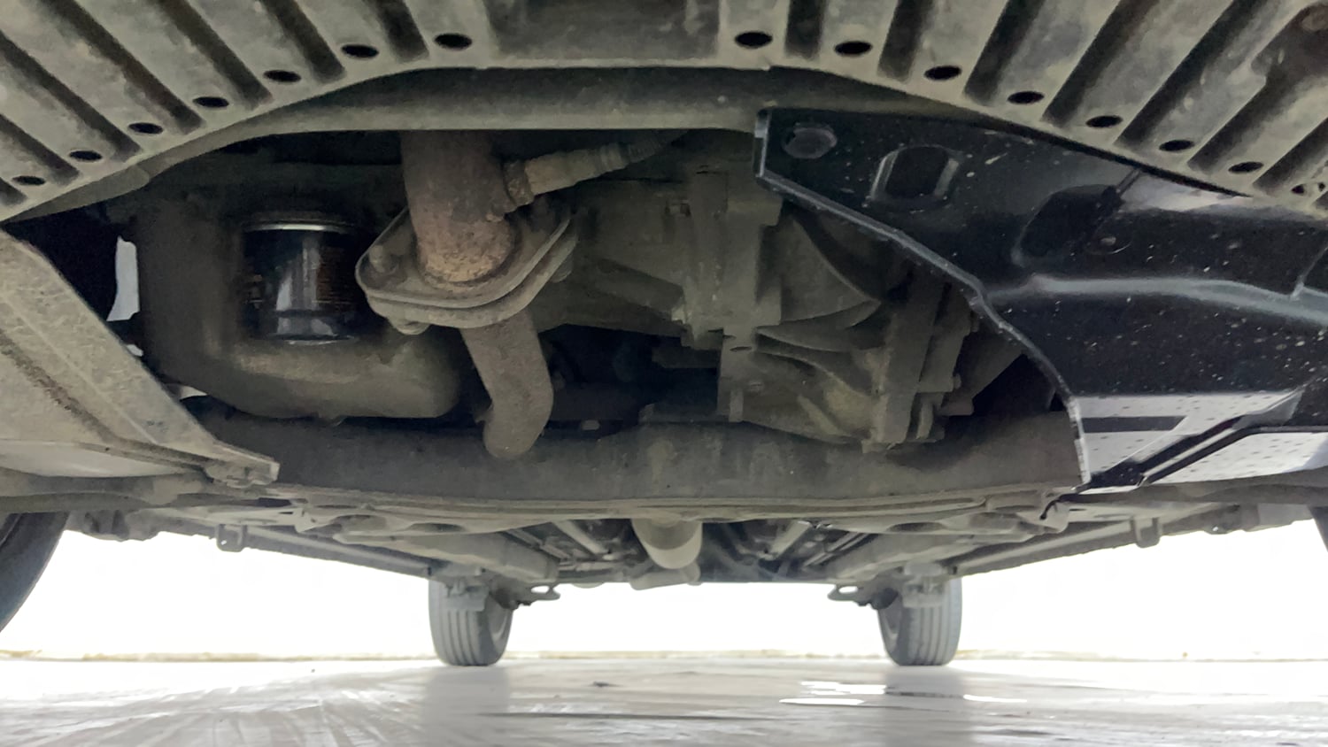 Used 2017 Maruti Suzuki Ciaz ZXI+ Petrol Manual extra FRONT LEFT UNDERBODY VIEW