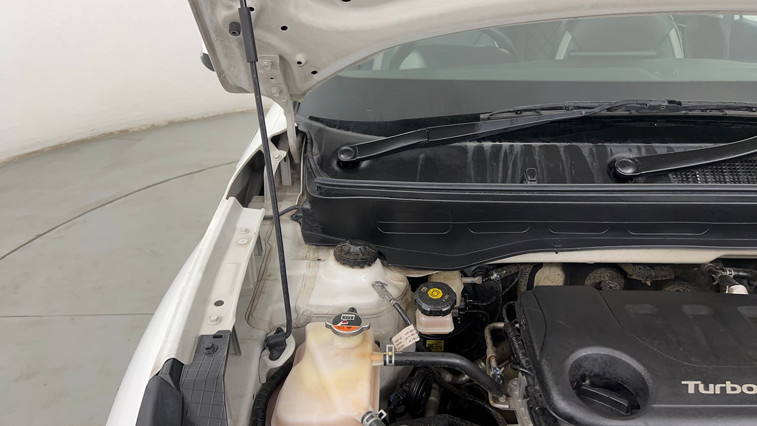 Used 2024 Hyundai Venue SX (O) 1.0 Turbo DCT Petrol Automatic engine ENGINE RIGHT SIDE HINGE & APRON VIEW
