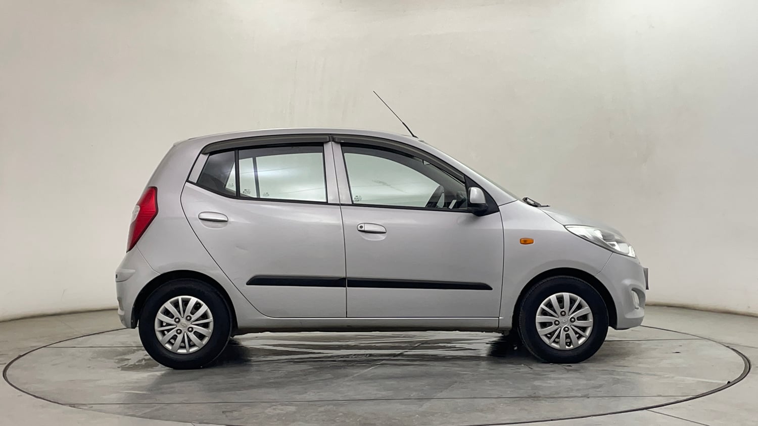 Used 2014 Hyundai i10 Sportz 1.1 iRDE2 Petrol Manual exterior RIGHT SIDE VIEW