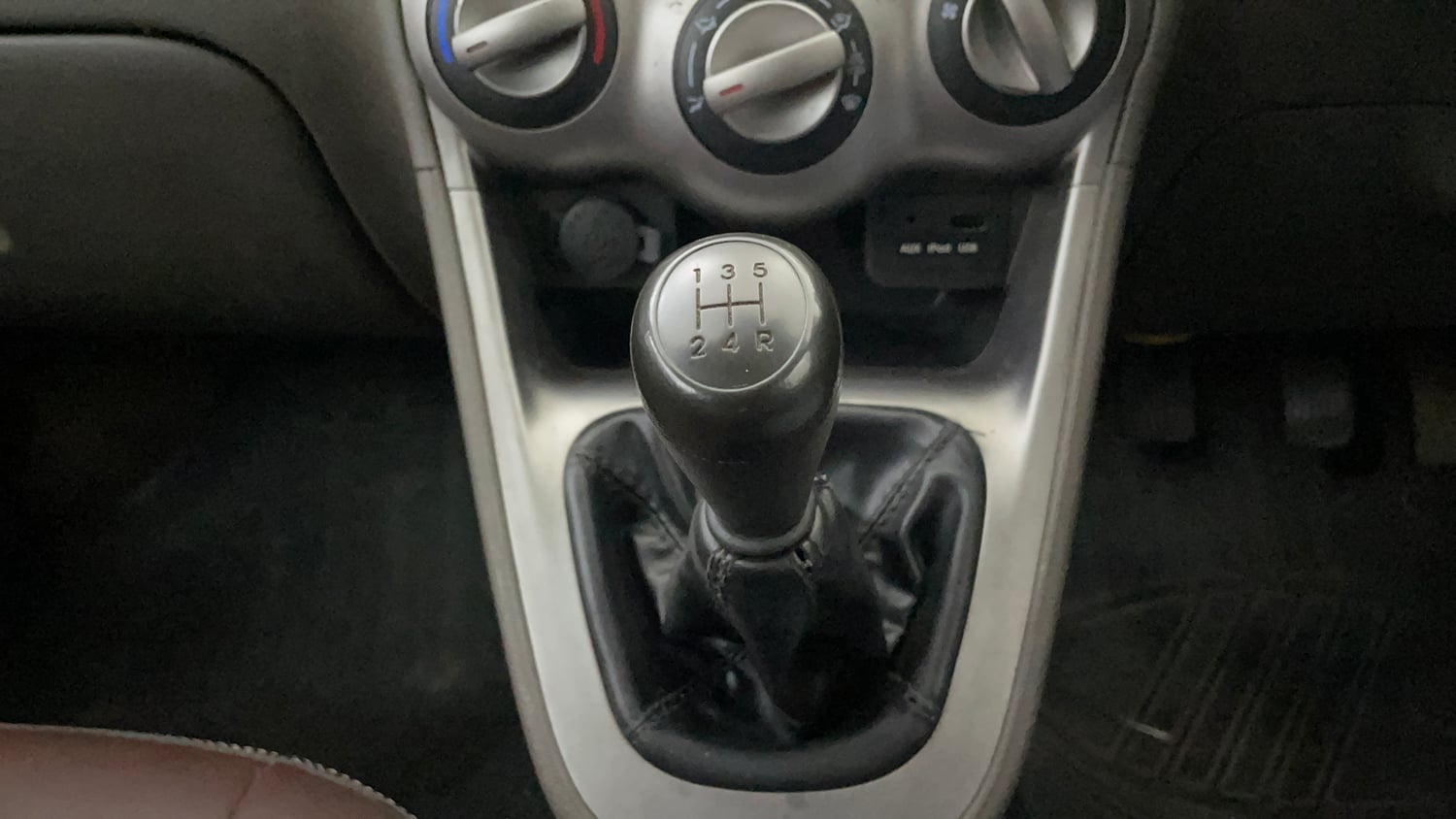 Used 2014 Hyundai i10 Sportz 1.1 iRDE2 Petrol Manual interior GEAR  KNOB VIEW