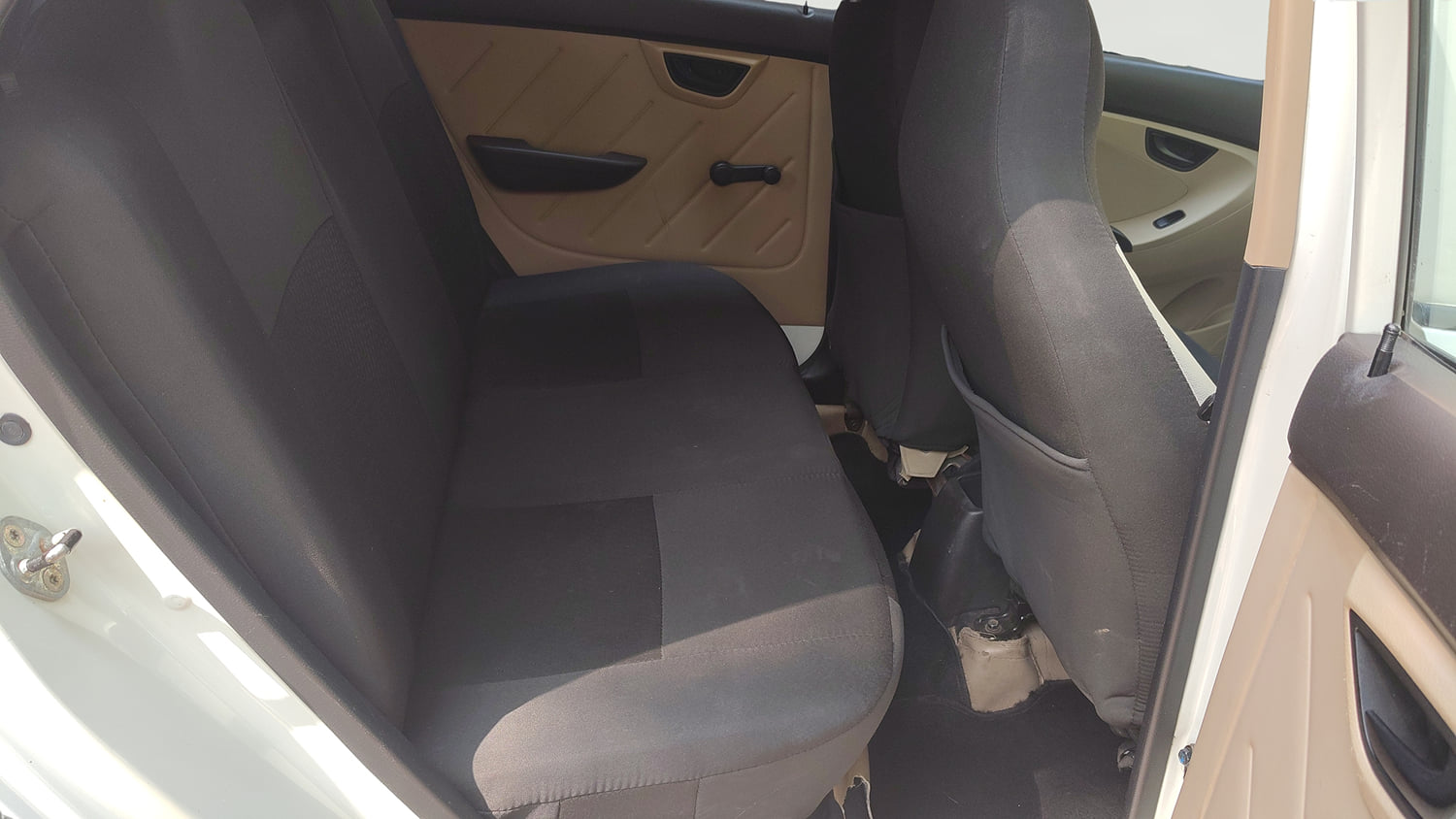 Used 2018 Hyundai Eon Magna + Petrol Manual interior RIGHT SIDE REAR DOOR CABIN VIEW