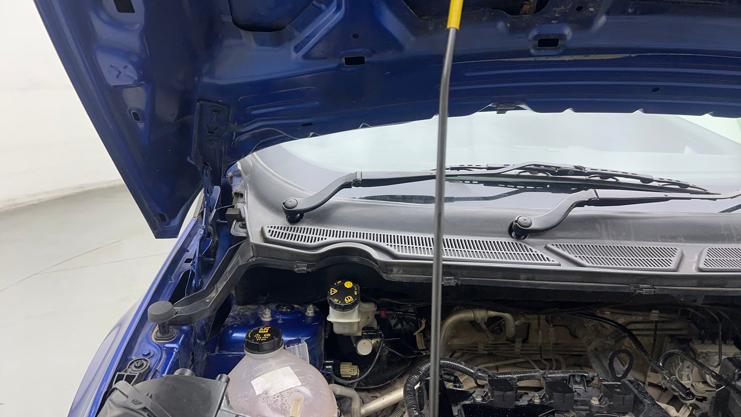 Used 2018 Ford EcoSport Titanium 1.5L Ti-VCT Petrol Manual engine ENGINE RIGHT SIDE HINGE & APRON VIEW