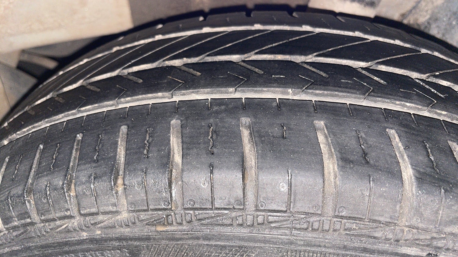 Used 2017 Hyundai Grand i10 Sportz 1.2 Kappa VTVT Petrol Manual tyres LEFT REAR TYRE TREAD VIEW