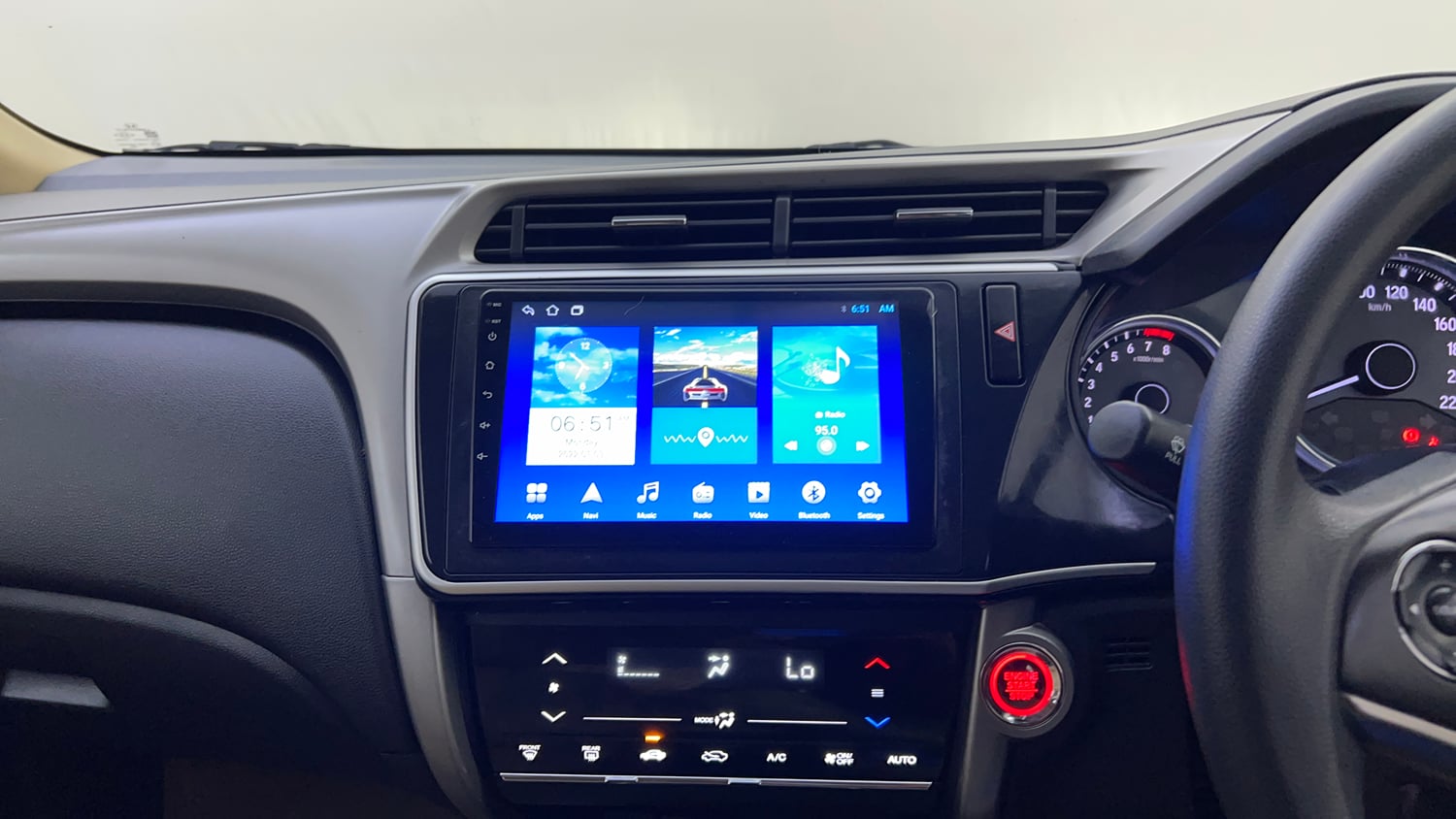 Used 2017 Honda City V Petrol Petrol Manual top_features Integrated (in-dash) music system