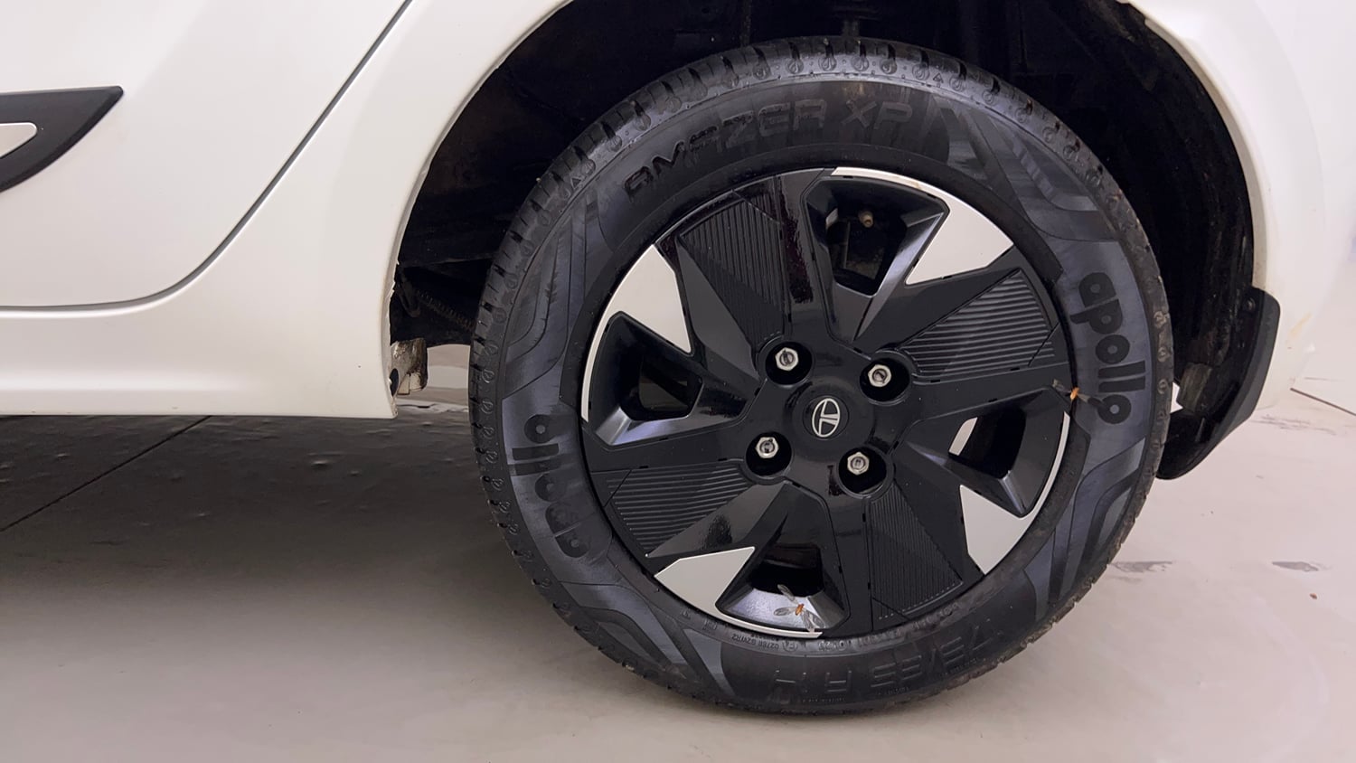 Used 2025 Tata Tiago XTA Petrol Automatic tyres LEFT REAR TYRE RIM VIEW