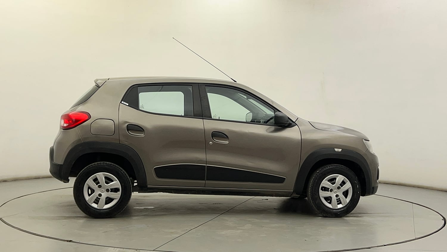 Used 2018 Renault Kwid 1.0 RXL Petrol Manual exterior RIGHT SIDE VIEW