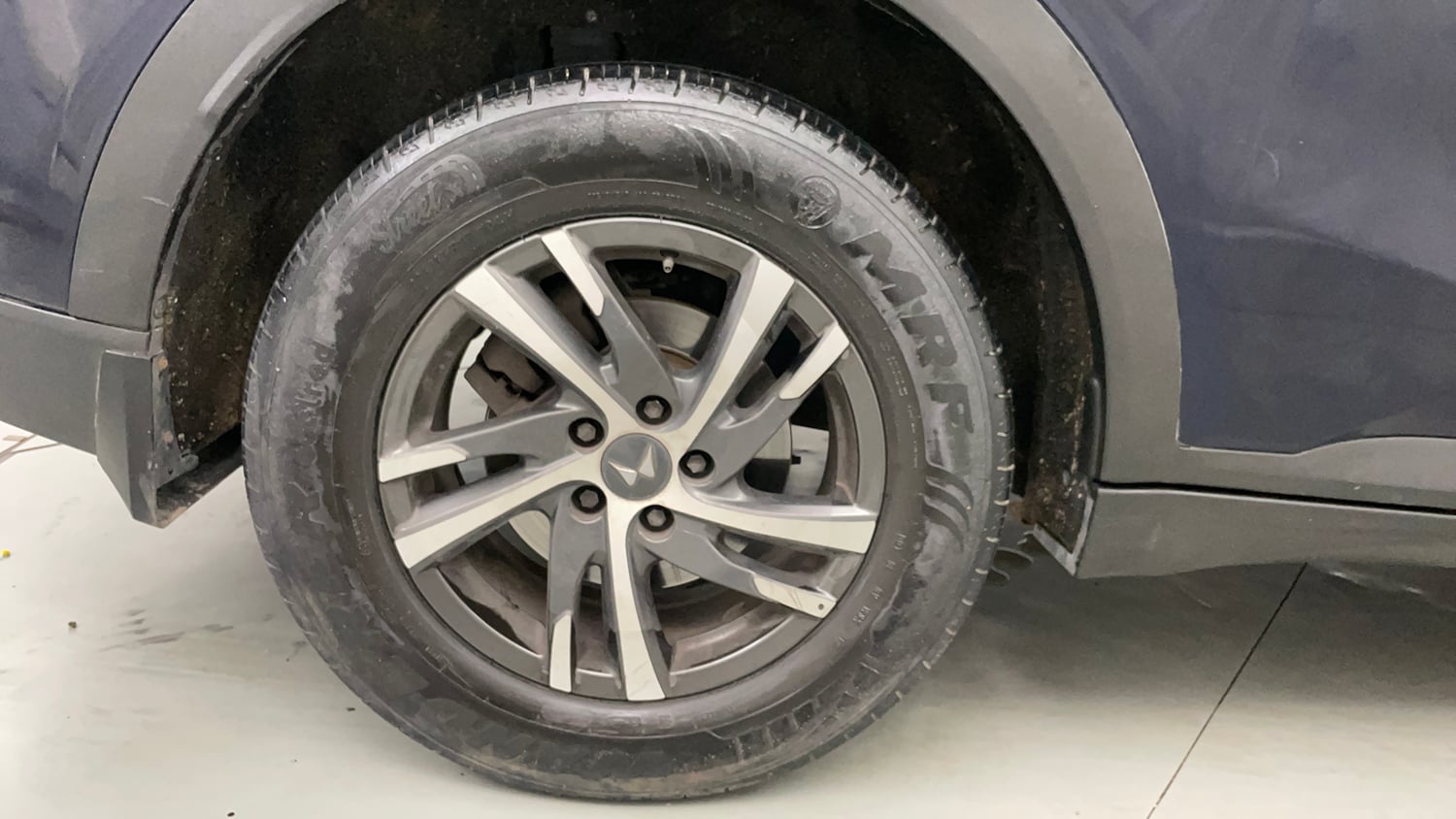 Used 2022 Mahindra XUV700 AX 5 Petrol AT 5 STR Petrol Automatic tyres RIGHT REAR TYRE RIM VIEW