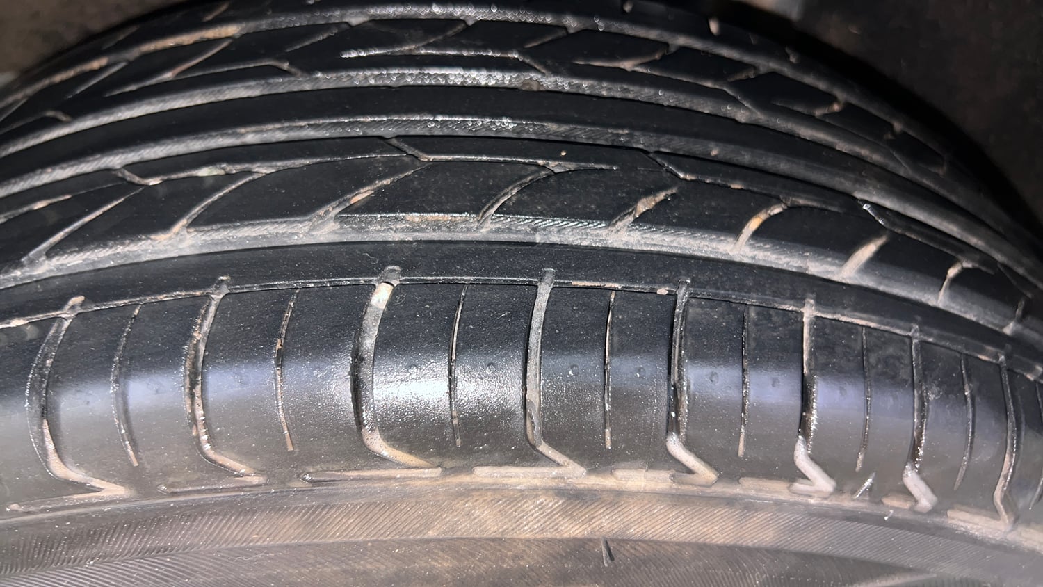 Used 2016 Maruti Suzuki Baleno Sigma 1.2 Petrol Manual tyres LEFT REAR TYRE TREAD VIEW