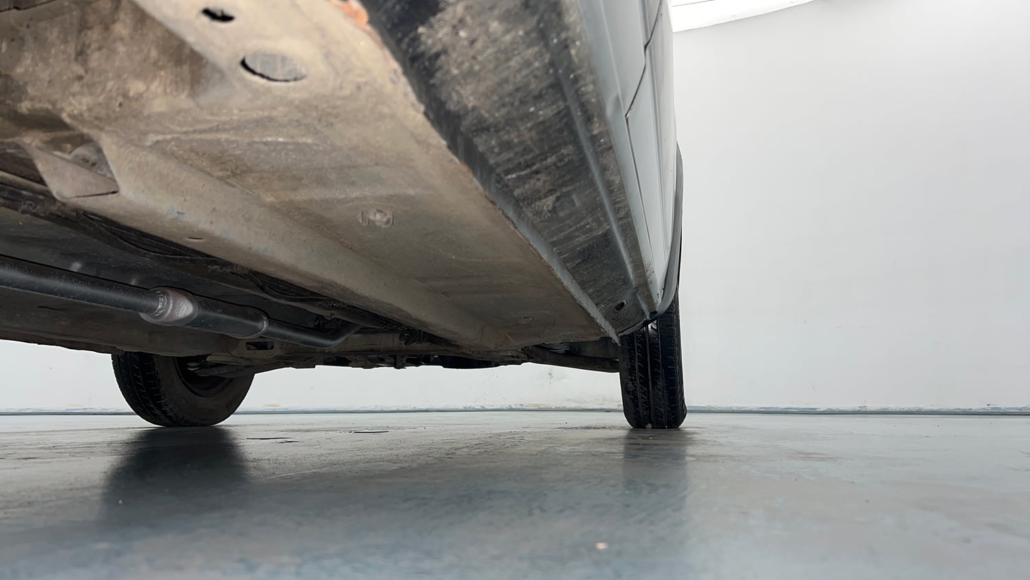 Used 2018 Renault Kwid 1.0 RXT Opt Petrol Manual extra REAR RIGHT UNDERBODY VIEW