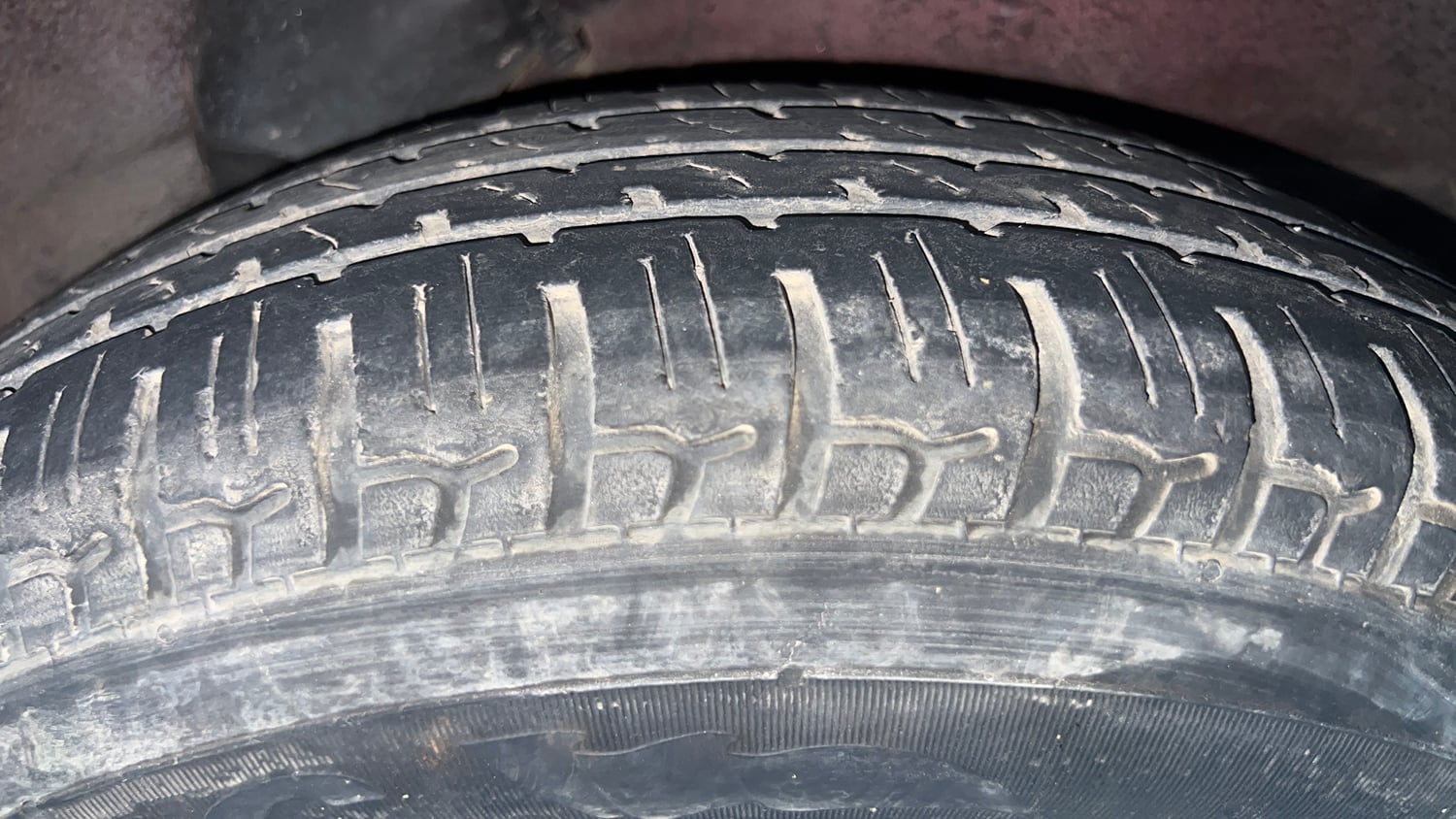 Used 2015 Hyundai i10 Sportz 1.1 iRDE2 Petrol Manual tyres LEFT REAR TYRE TREAD VIEW