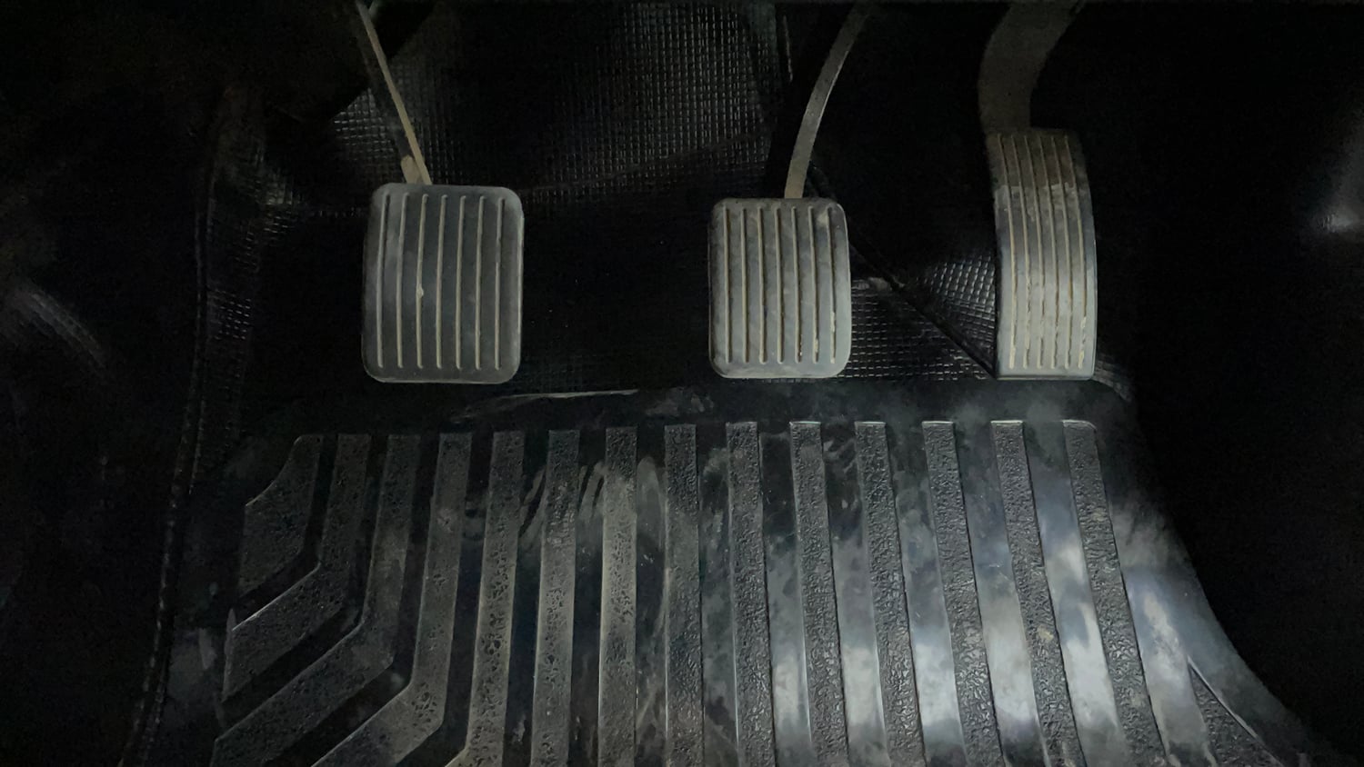 Used 2018 Hyundai Grand i10 Sportz (O) 1.2 Kappa VTVT Petrol Manual interior PEDALS VIEW