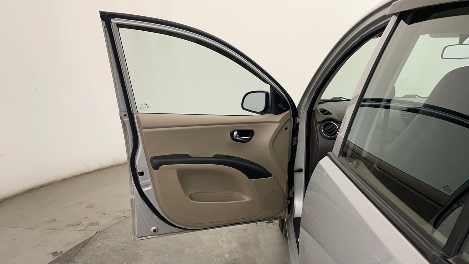 Used 2014 Hyundai i10 Sportz 1.1 iRDE2 Petrol Manual interior LEFT FRONT DOOR OPEN VIEW