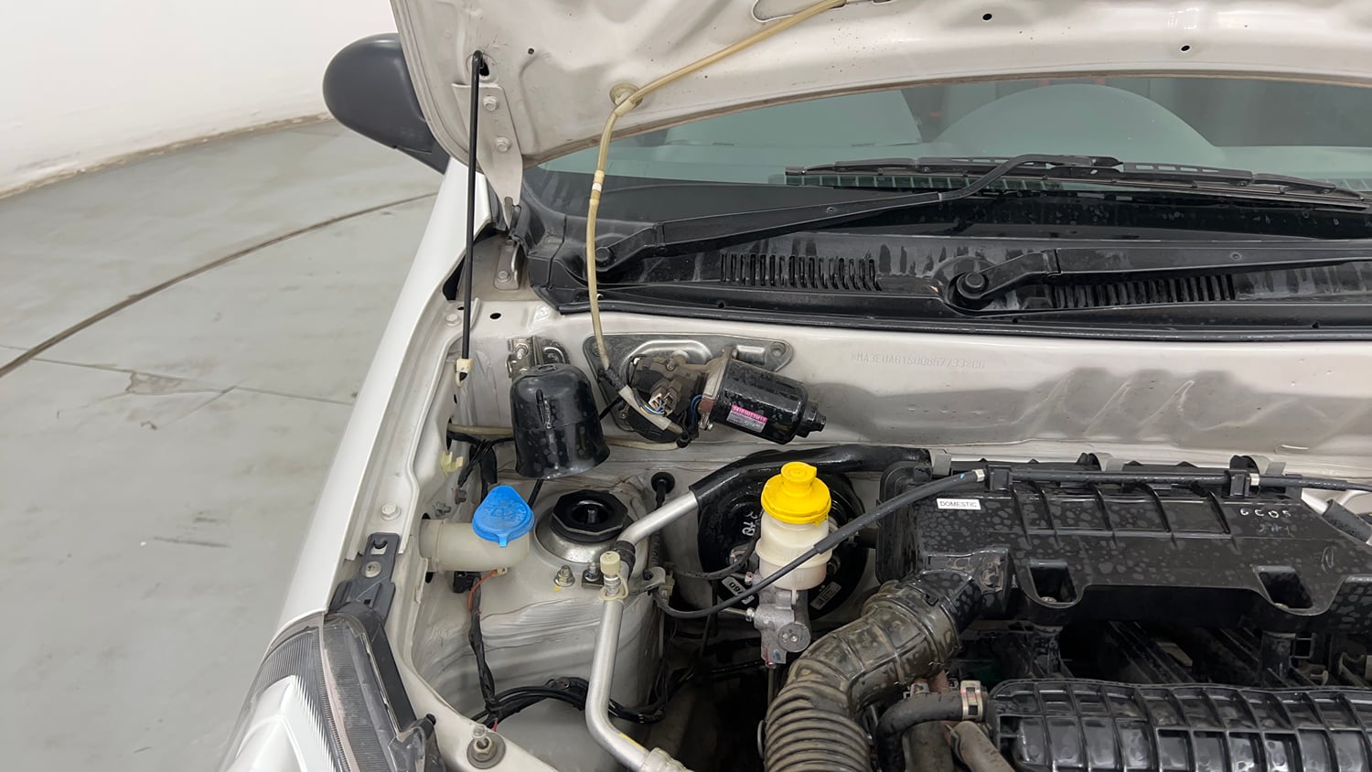 Used 2016 Maruti Suzuki Alto 800 Lxi Petrol Manual engine ENGINE RIGHT SIDE HINGE & APRON VIEW