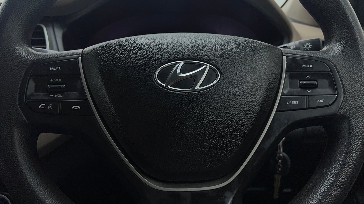 Used 2018 Hyundai Elite i20 Asta 1.2 AT Petrol Automatic top_features Airbags