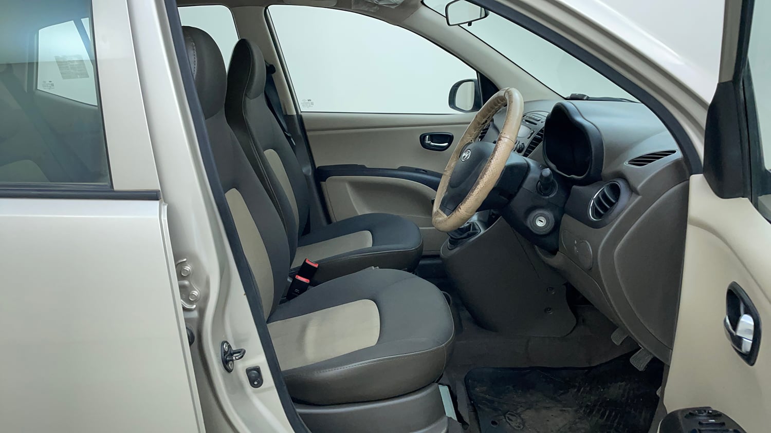 Used 2013 Hyundai i10 Sportz 1.2 Kappa2 Petrol Manual interior RIGHT SIDE FRONT DOOR CABIN VIEW