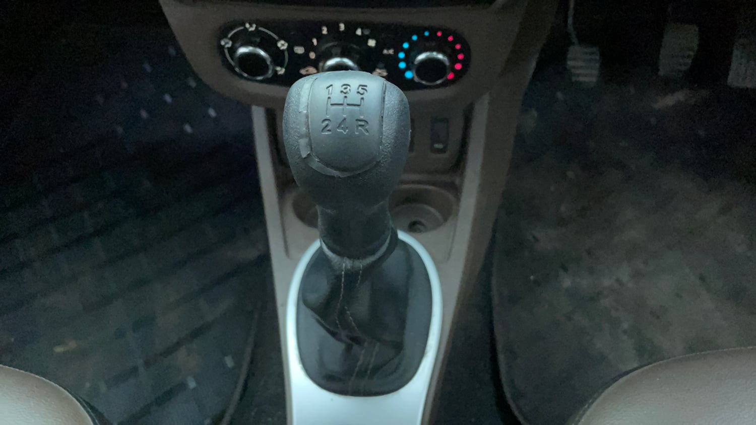 Used 2017 Renault Duster RXL Petrol Petrol Manual interior GEAR  KNOB VIEW
