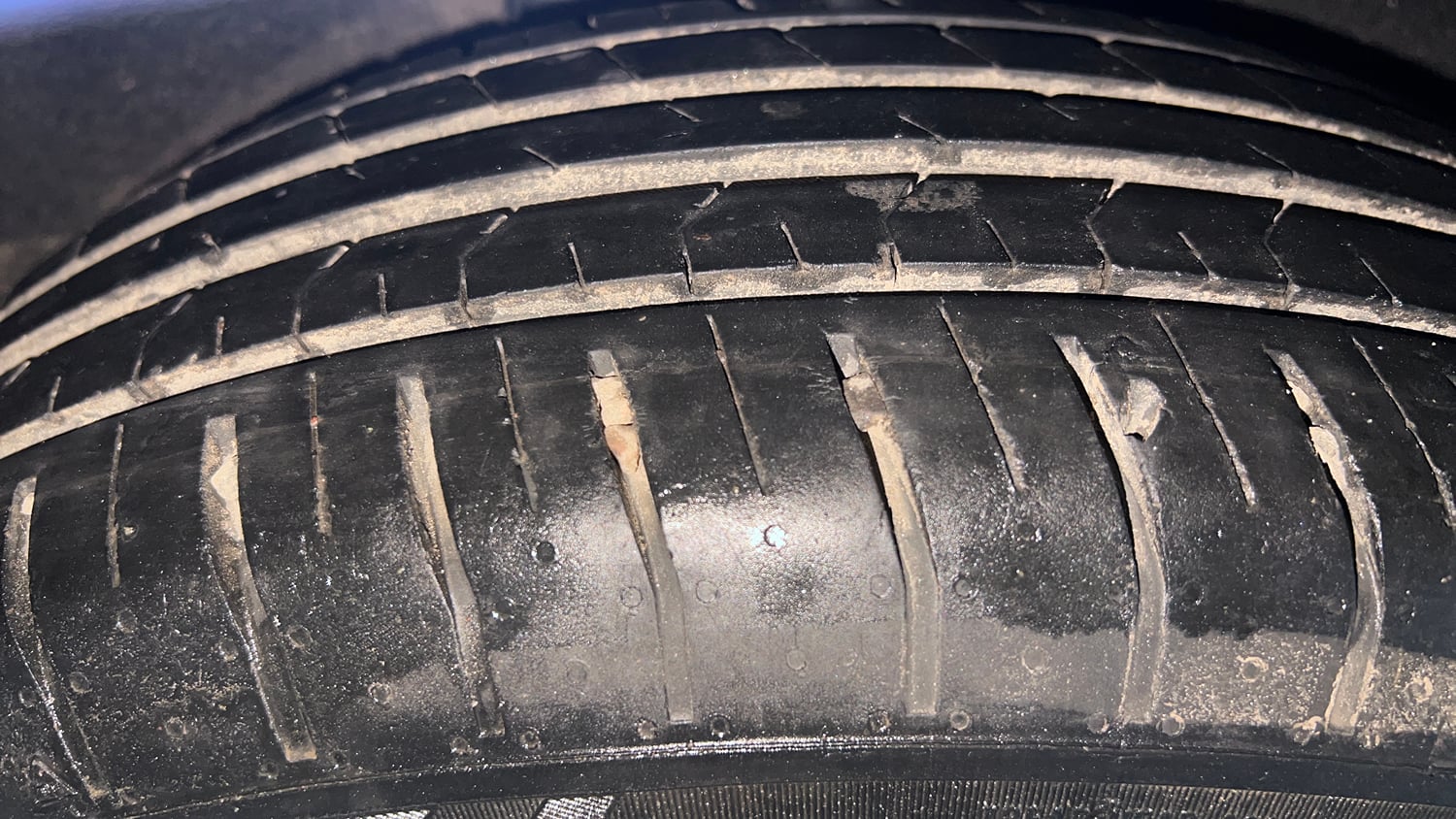 Used 2016 Maruti Suzuki Baleno Delta 1.2 Petrol Manual tyres RIGHT REAR TYRE TREAD VIEW