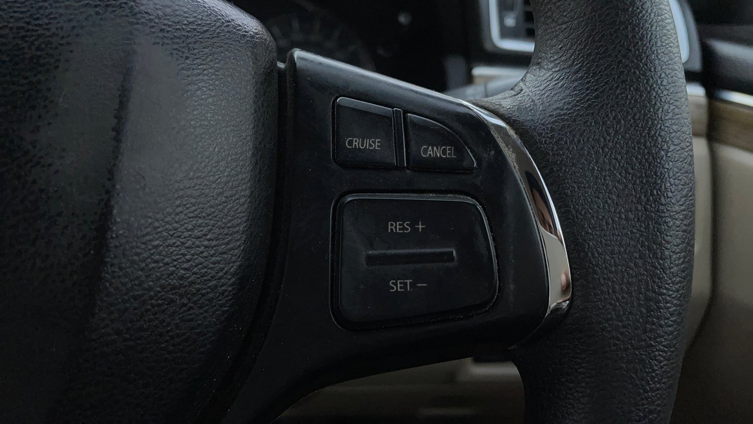 Used 2019 Maruti Suzuki Ciaz Zeta Hybrid 1.5 AT Petrol Automatic top_features Cruise control