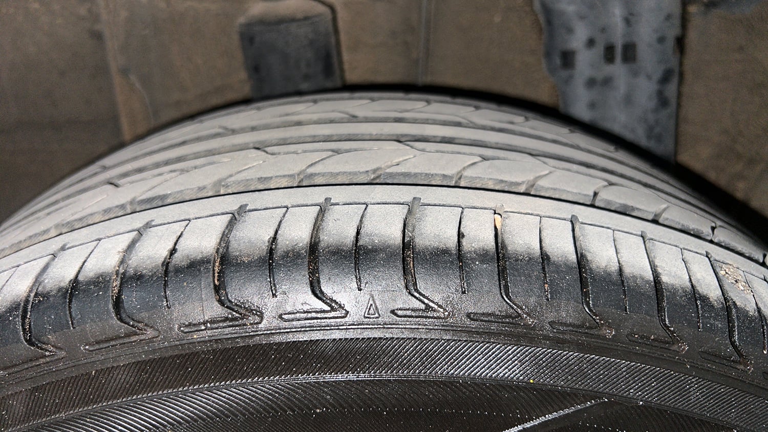 Used 2020 Renault Triber RXZ EASY-R AMT Petrol Automatic tyres RIGHT REAR TYRE TREAD VIEW