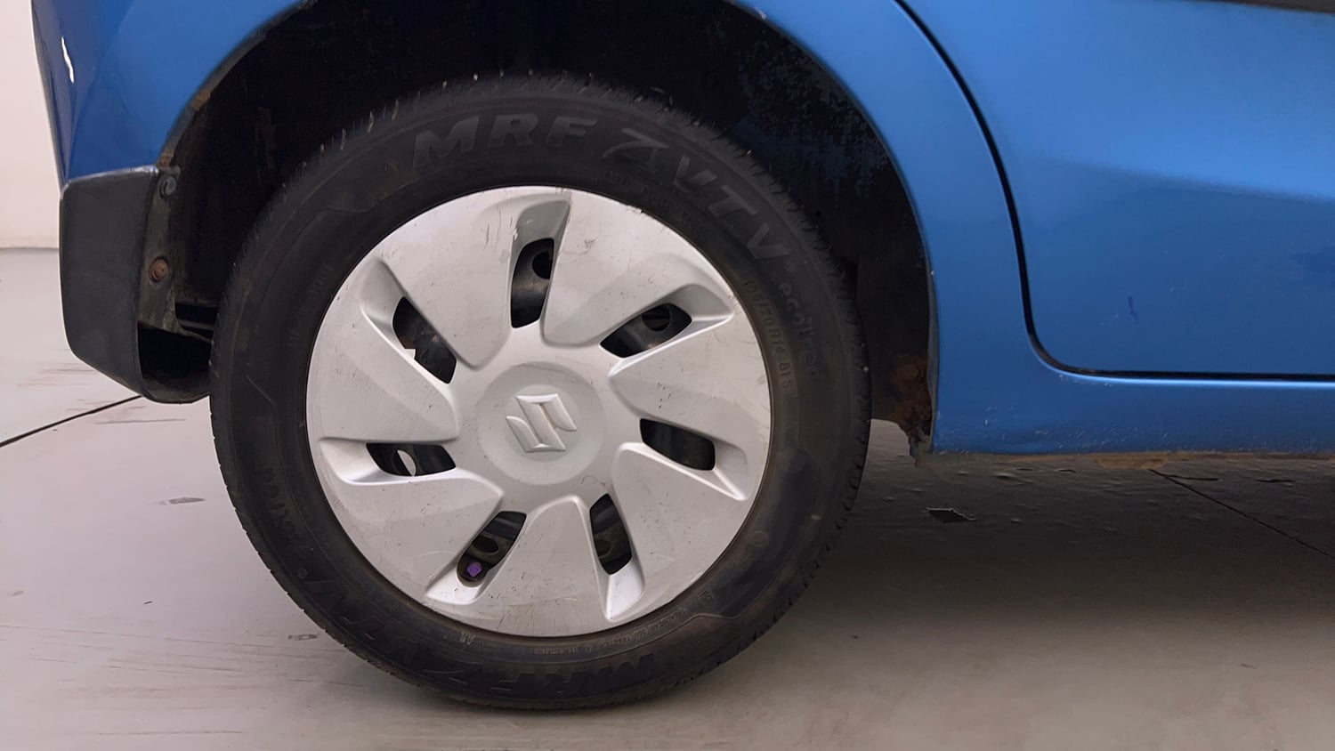 Used 2016 Maruti Suzuki Celerio VXi AMT Petrol Automatic tyres RIGHT REAR TYRE RIM VIEW