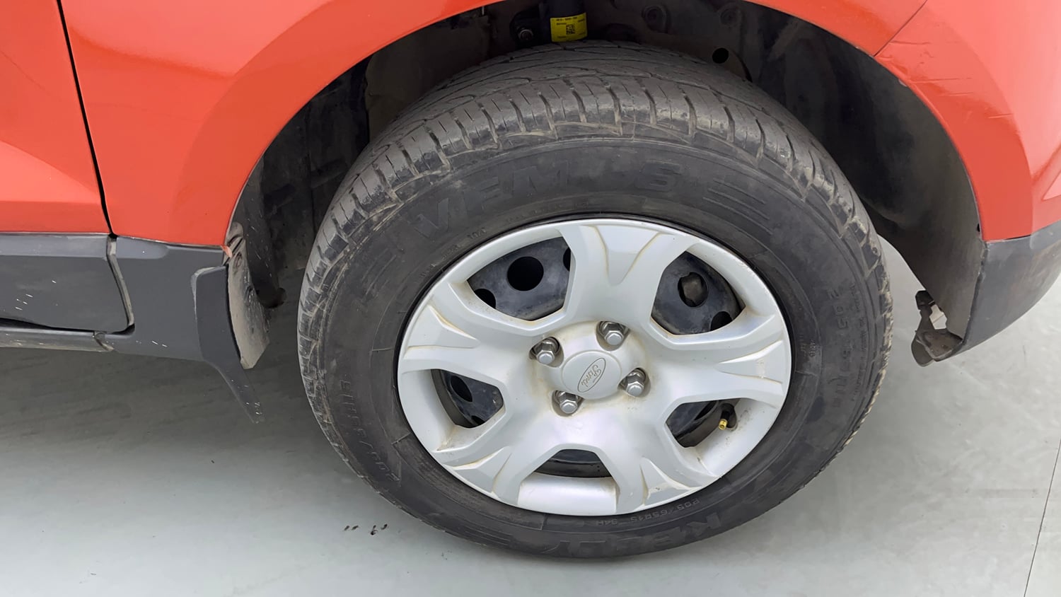 Used 2017 Ford EcoSport Trend+ 1.5L TDCi Diesel Manual tyres RIGHT FRONT TYRE RIM VIEW
