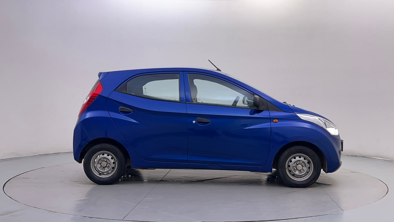 Used 2017 Hyundai Eon Era + Petrol Manual exterior RIGHT SIDE VIEW