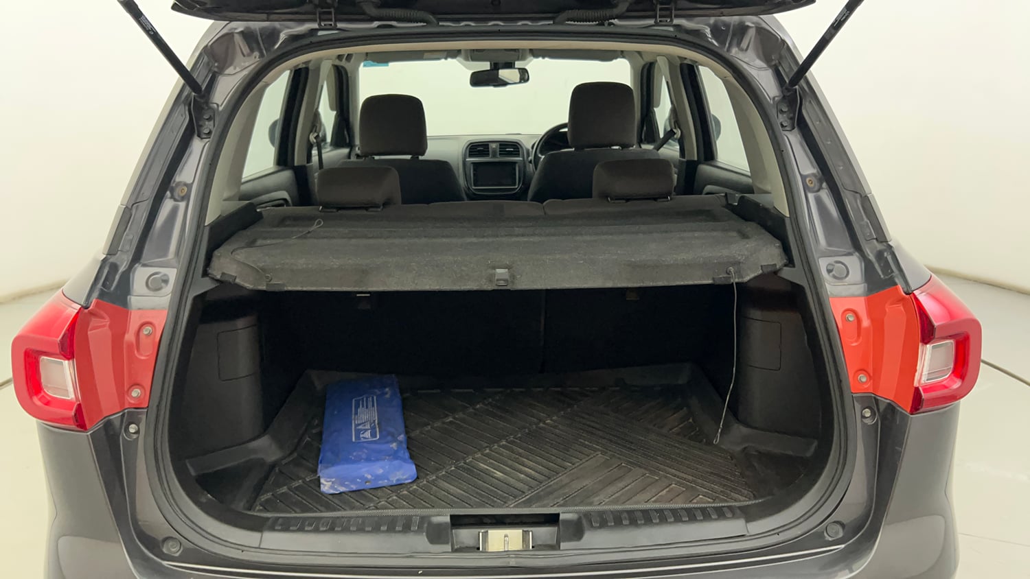 Used 2022 Toyota Urban Cruiser Premium Grade AT Petrol Automatic interior DICKY INSIDE VIEW