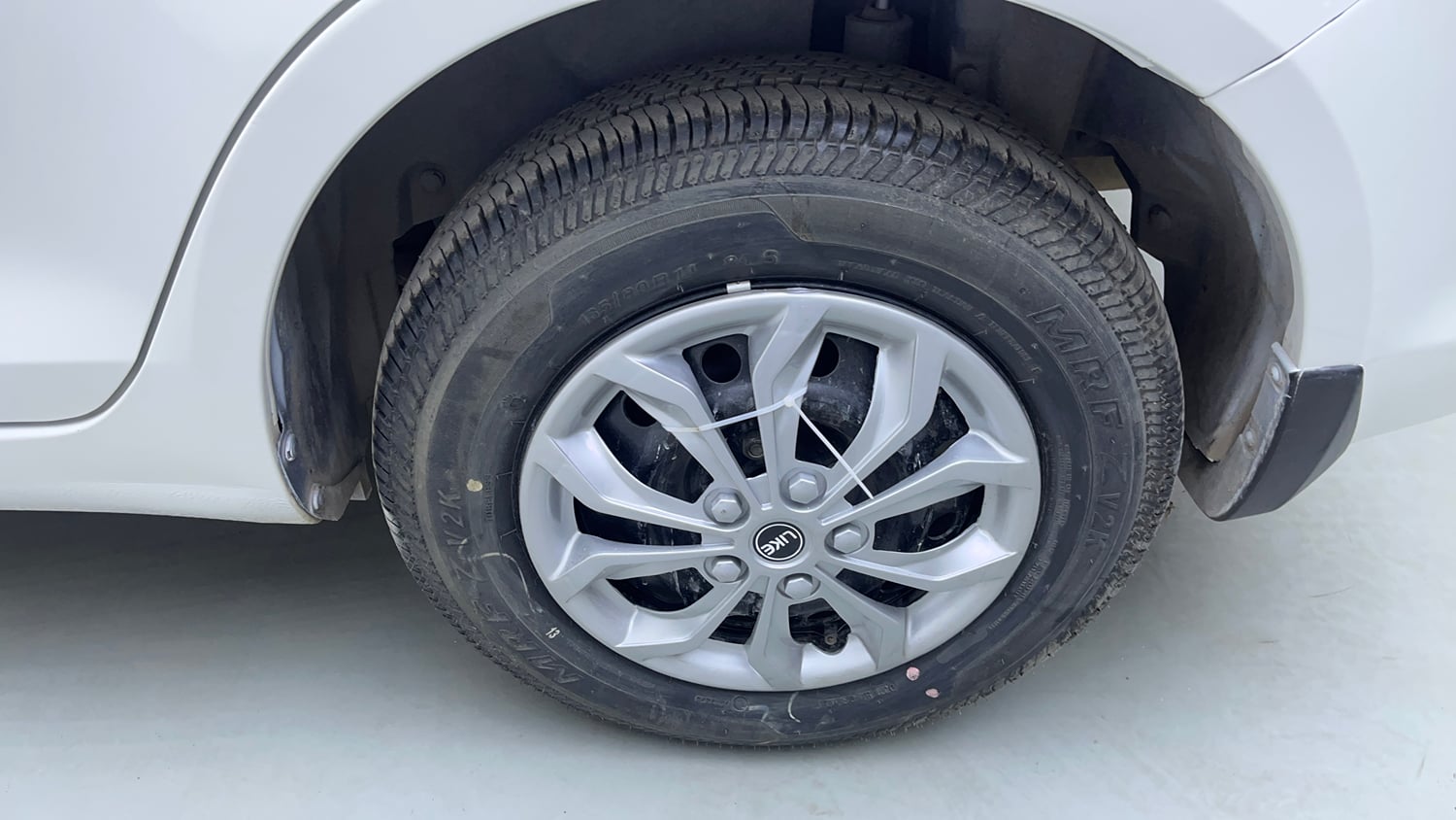 Used 2015 Maruti Suzuki Swift Dzire VXI Petrol Manual tyres LEFT REAR TYRE RIM VIEW