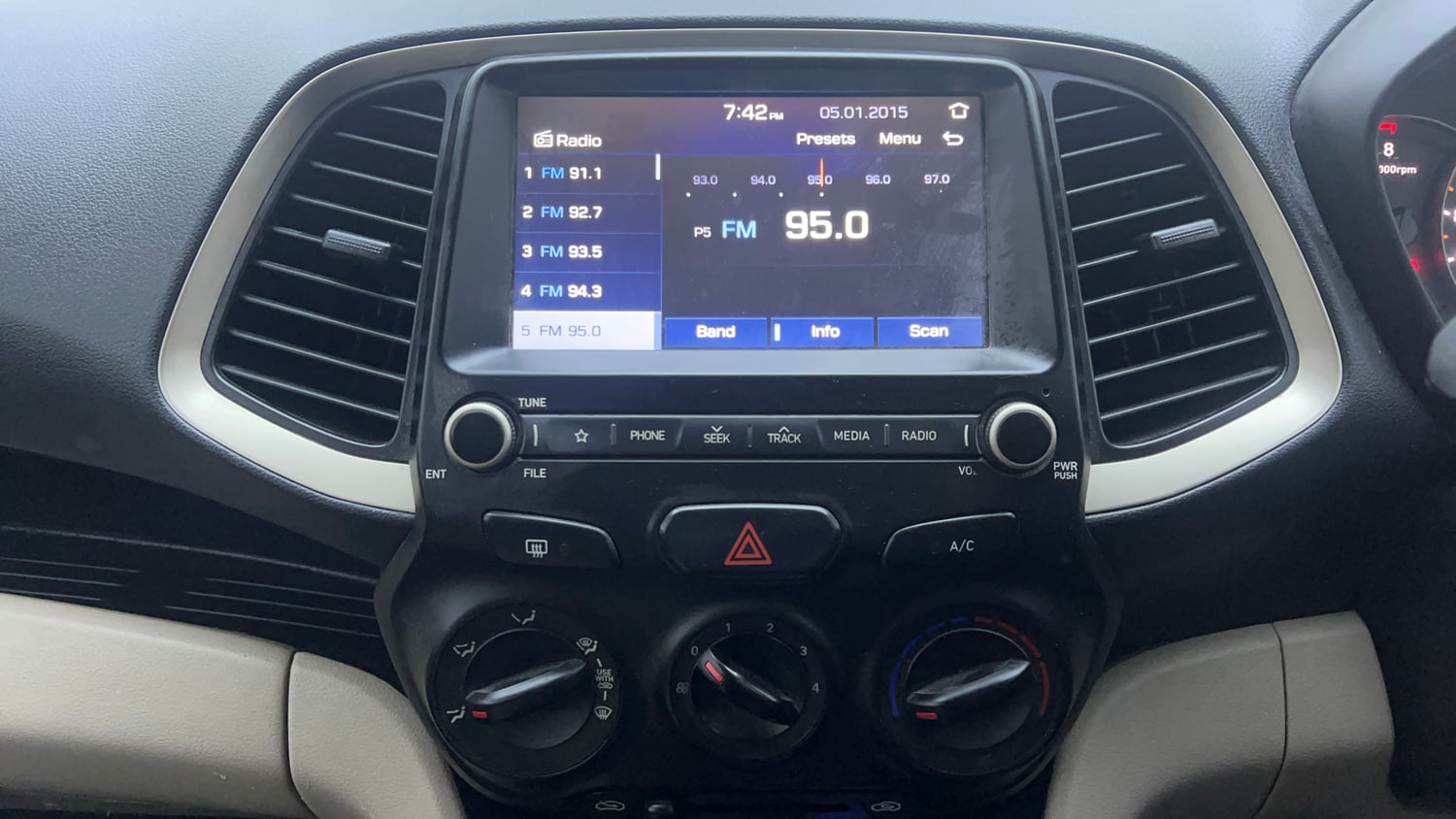 Used 2020 Hyundai Santro Sportz AMT Petrol Automatic interior MUSIC SYSTEM & AC CONTROL VIEW