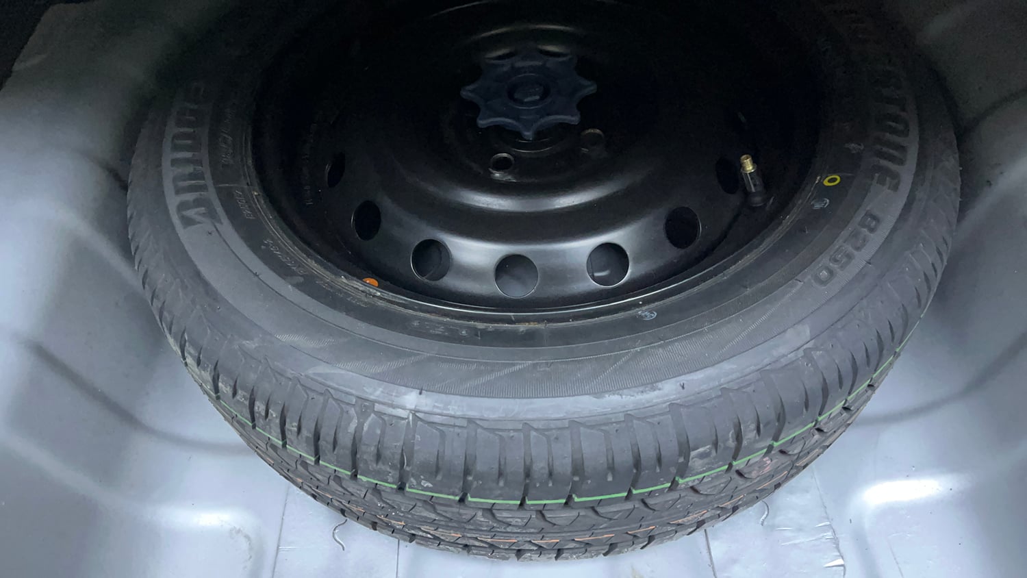 Used 2014 Hyundai Xcent SX 1.2 (O) Petrol Manual tyres SPARE TYRE VIEW