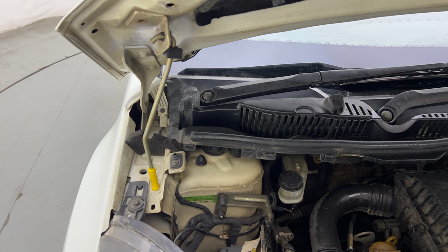 Used 2018 Tata Nexon XZA Plus Petrol Petrol Automatic engine ENGINE RIGHT SIDE HINGE & APRON VIEW