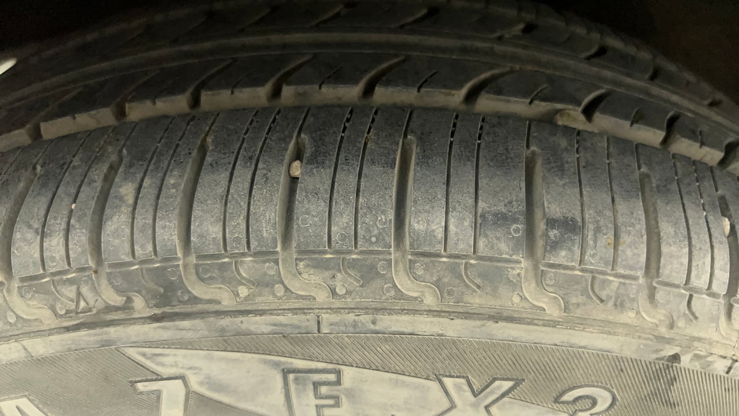Used 2017 Maruti Suzuki Baleno Delta 1.2 Petrol Manual tyres RIGHT REAR TYRE TREAD VIEW