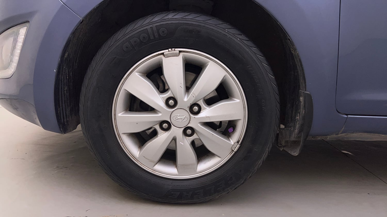 Used 2012 Hyundai i20 Sportz 1.2 Petrol Manual tyres LEFT FRONT TYRE RIM VIEW