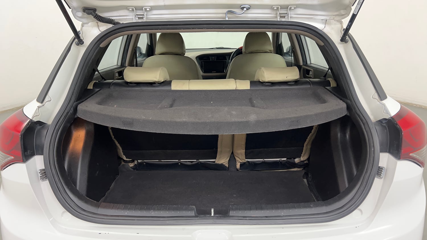 Used 2015 Hyundai Elite i20 Asta 1.2 Petrol Manual interior DICKY INSIDE VIEW