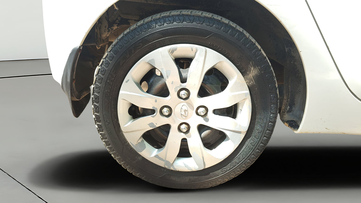 Used 2018 Hyundai Eon Magna + Petrol Manual tyres RIGHT REAR TYRE RIM VIEW