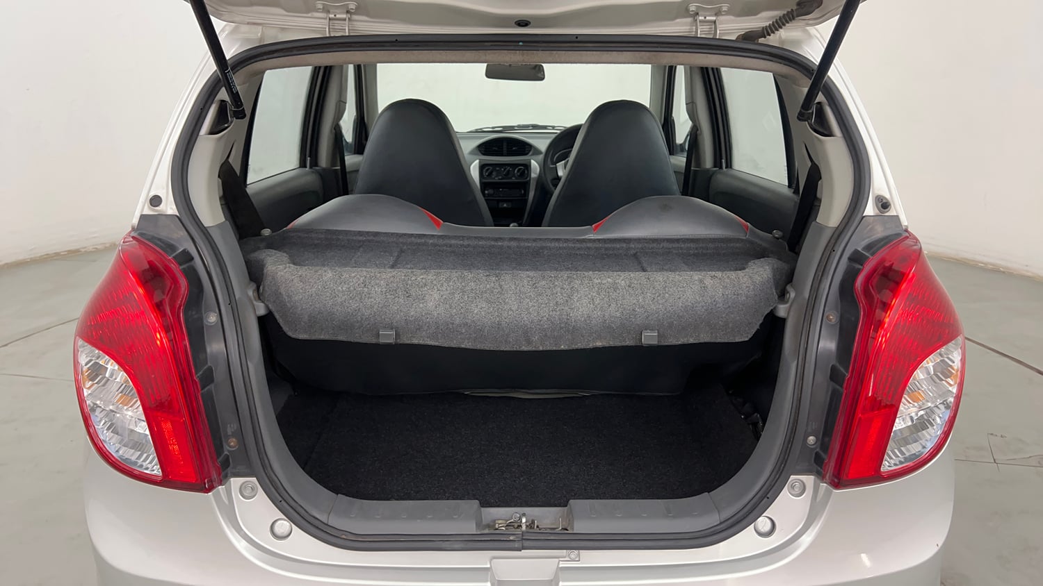 Used 2016 Maruti Suzuki Alto 800 Lxi Petrol Manual interior DICKY INSIDE VIEW