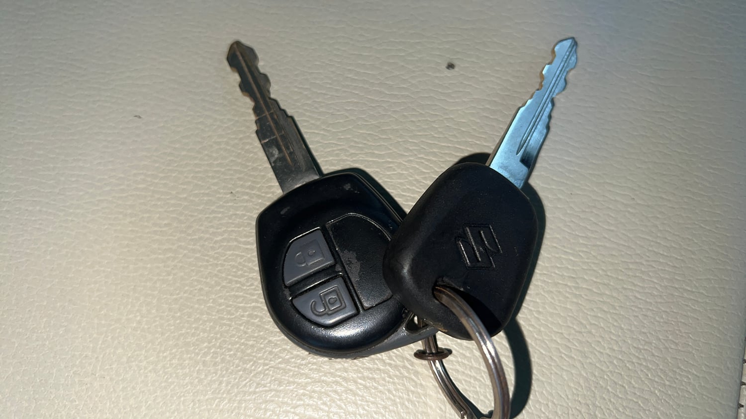 Used 2014 Maruti Suzuki Swift VXi Petrol Manual extra CAR KEY VIEW