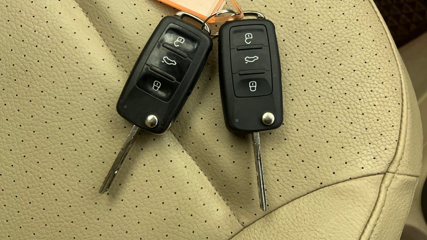 Used 2019 Volkswagen Vento Highline 1.6 (P) Petrol Manual extra CAR KEY VIEW