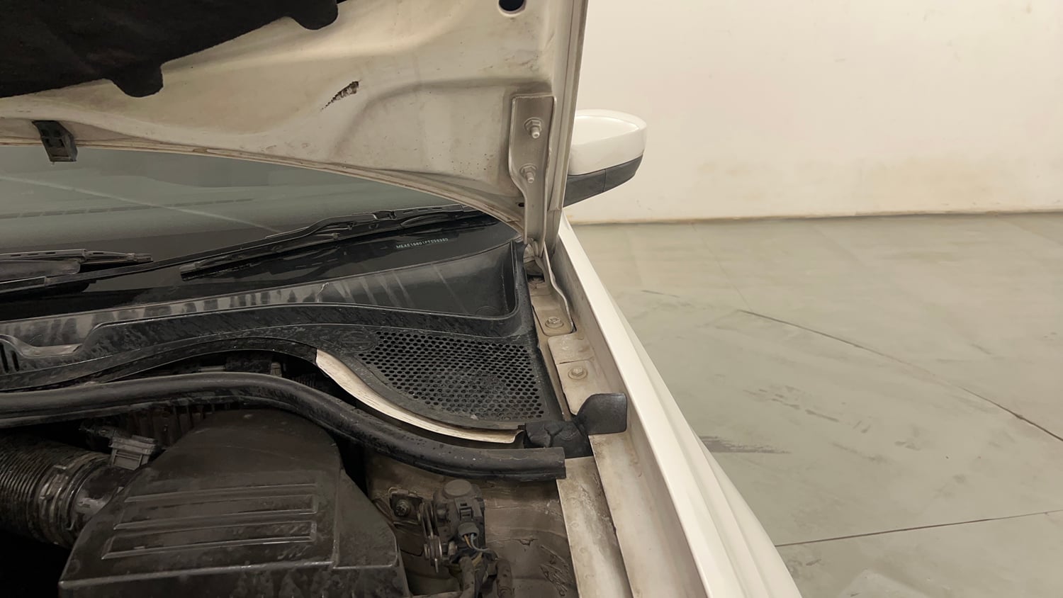 Used 2015 Volkswagen Polo Comfortline 1.5L (D) Diesel Manual engine ENGINE LEFT SIDE HINGE & APRON VIEW