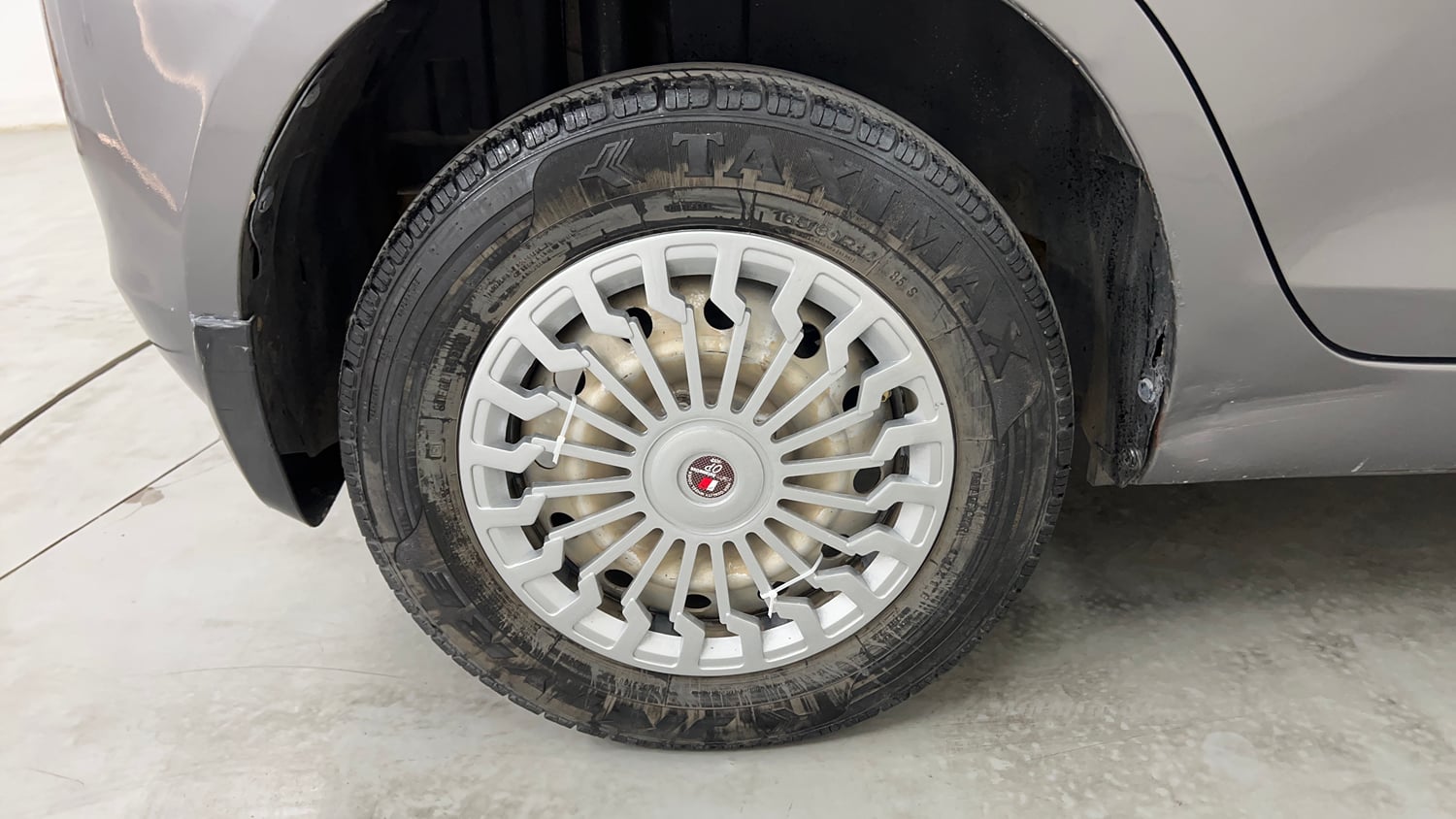 Used 2014 Maruti Suzuki Swift LXi Petrol Manual tyres RIGHT REAR TYRE RIM VIEW