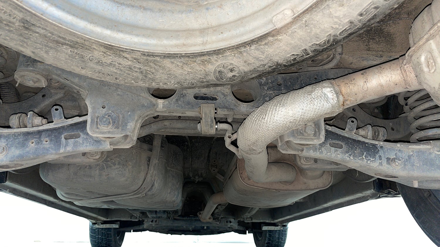 Used 2022 Mahindra XUV700 AX 5 Petrol AT 5 STR Petrol Automatic extra REAR UNDERBODY VIEW (TAKEN FROM REAR)