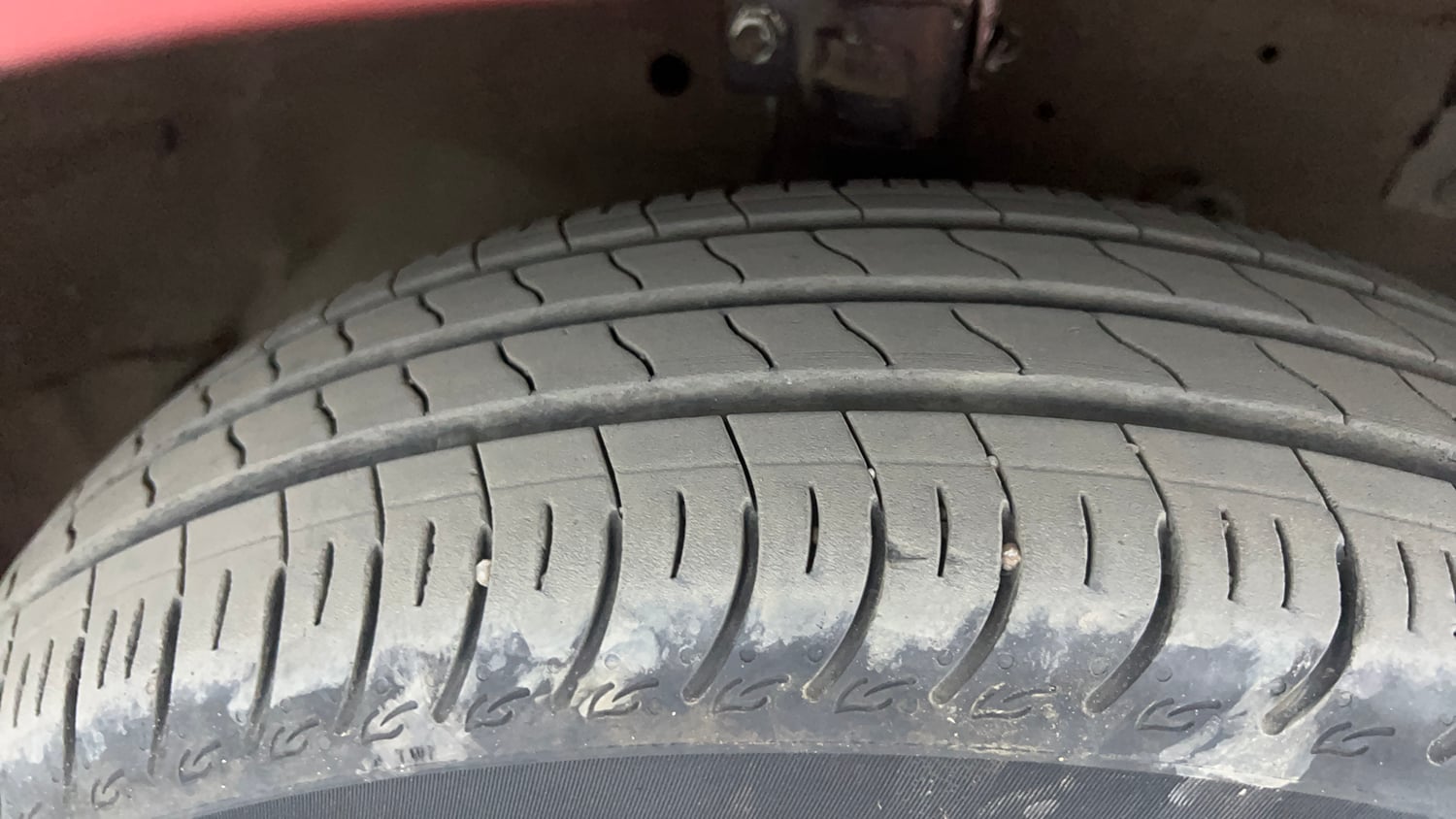 Used 2014 Maruti Suzuki Swift VXi Petrol Manual tyres RIGHT FRONT TYRE TREAD VIEW