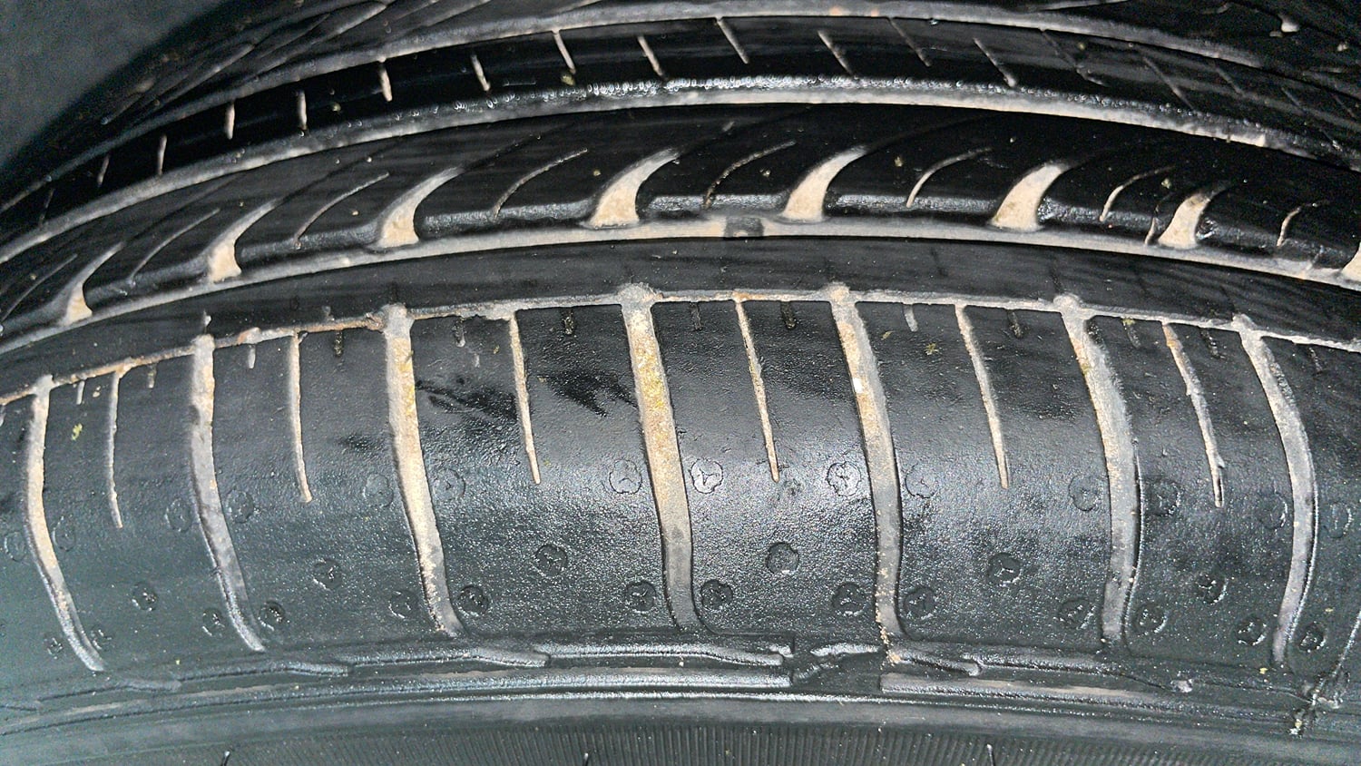 Used 2024 Hyundai Venue SX 1.2 Petrol Petrol Manual tyres LEFT FRONT TYRE TREAD VIEW