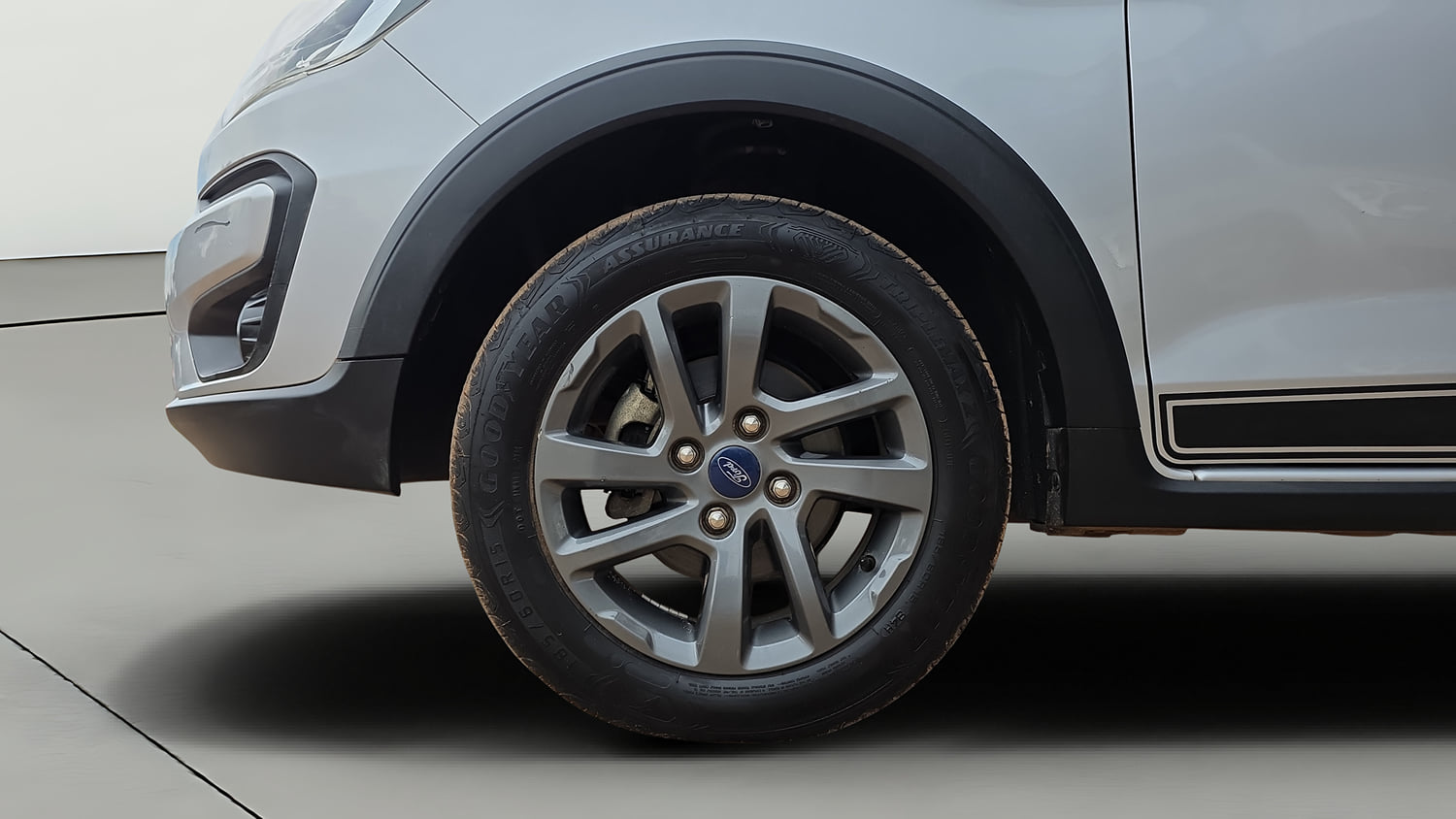 Used 2021 Ford Freestyle Titanium 1.2 Ti-VCT Petrol Manual tyres LEFT FRONT TYRE RIM VIEW