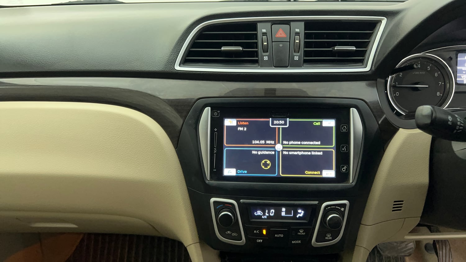 Used 2016 Maruti Suzuki Ciaz ZXi  AT Petrol Automatic interior MUSIC SYSTEM & AC CONTROL VIEW