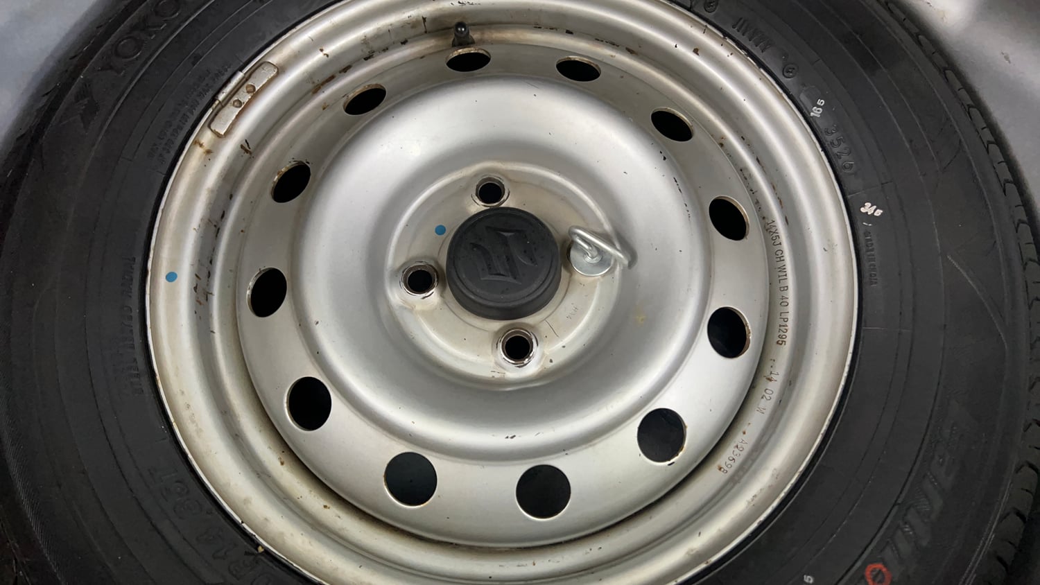 Used 2014 Maruti Suzuki Swift LXi Petrol Manual tyres SPARE TYRE VIEW