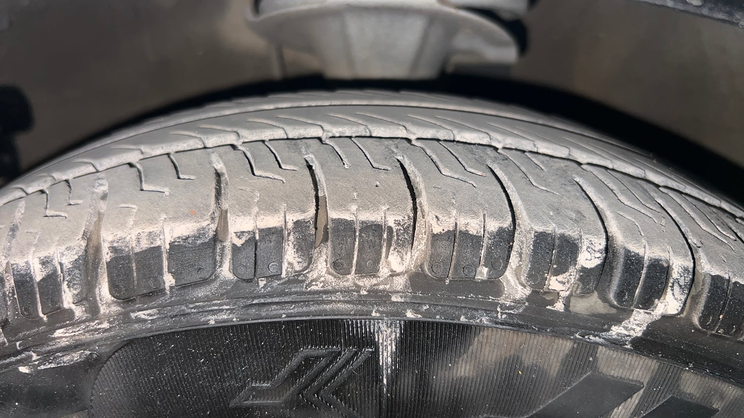 Used 2013 Hyundai i10 Sportz 1.2 Kappa2 Petrol Manual tyres LEFT FRONT TYRE TREAD VIEW
