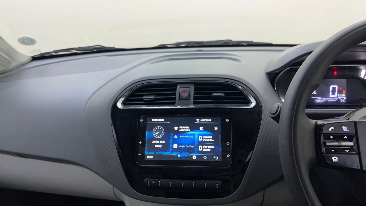 Used 2025 Tata Tiago XTA Petrol Automatic top_features Touch screen infotainment system